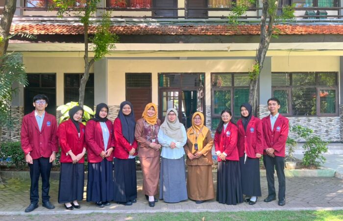 Menelusuri Jejak Guru Masa Depan: Mahasiswa Pendidikan Bahasa Inggris Umsida Tuntaskan PLP I di SMKN 2 Buduran