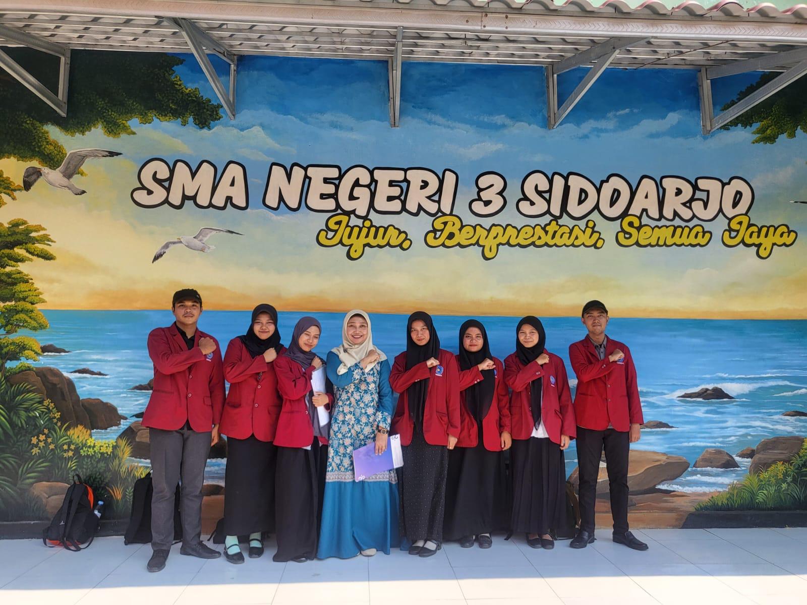 Mahasiswa Pendidikan Bahasa Inggris Umsida Tuntaskan Praktik PLP I di SMAN 3 Sidoarjo