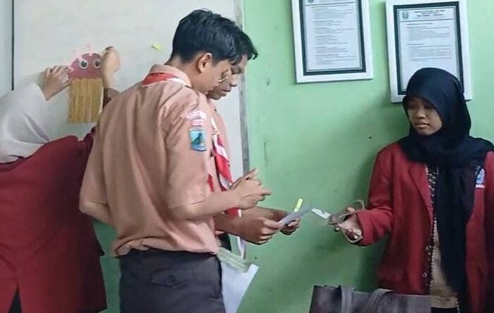 PBI UMSIDA hadirkan pembelajaran yang kreatif melalui kegiatan English Club di SMAN 1 Wonoayu